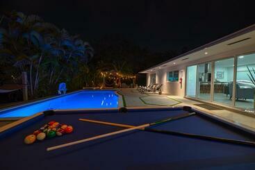 Heated Pool In A Precious House Close To Zoo Parks And Arts