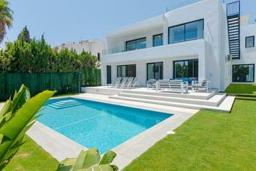 Luxury Villa In Real Club De Golf Guadalmina