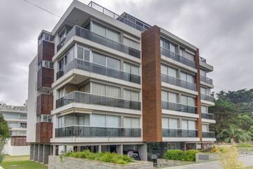 Oceana Suites The Point