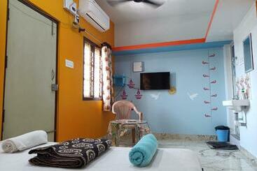 پانسیون Guru Residency Pondicherry