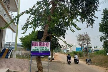 پانسیون Guru Residency Pondicherry