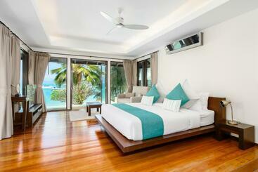 Bacaya Beachfront Villa