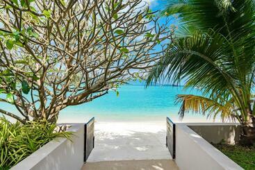 Bacaya Beachfront Villa