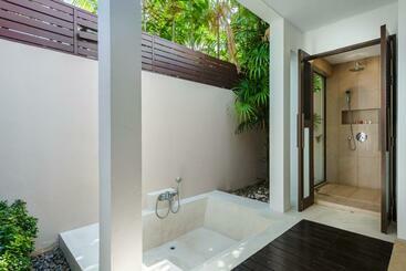 Bacaya Beachfront Villa