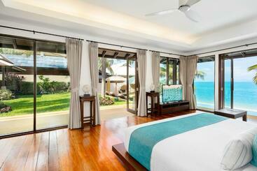 Bacaya Beachfront Villa