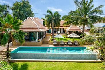 Bacaya Beachfront Villa