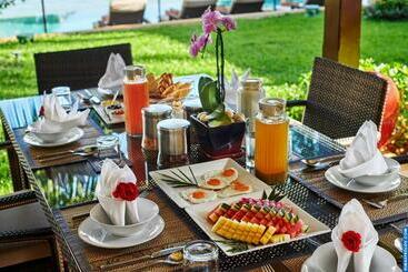 Bacaya Beachfront Villa