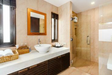 Bacaya Beachfront Villa