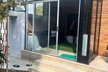 پانسیون Triple T Guest House