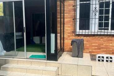 پانسیون Triple T Guest House
