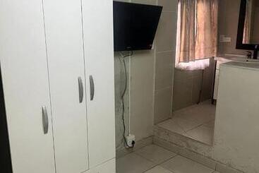پانسیون Triple T Guest House