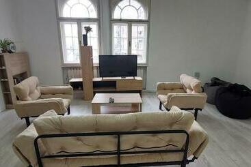 هاستل Belgrade Backpackers Home