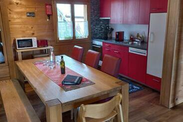 관광객 아파트 Chalet Regenbogen Leukerbad Mit Indoorrutschbahn
