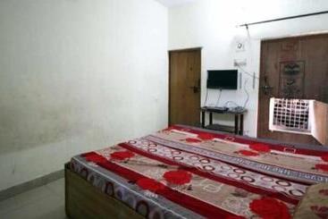هتل New Agra Guest House By Wb Inn