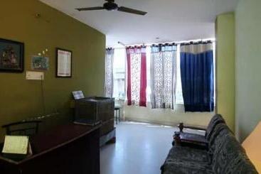 هتل New Agra Guest House By Wb Inn