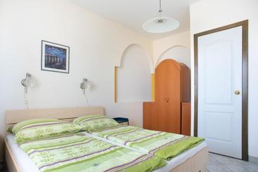 Flora Villa
