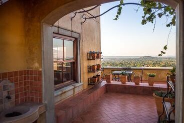 هتل Castello Di Monte