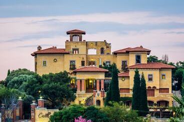 هتل Castello Di Monte