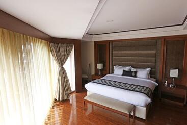 هتل Golden Tulip  Jaipur