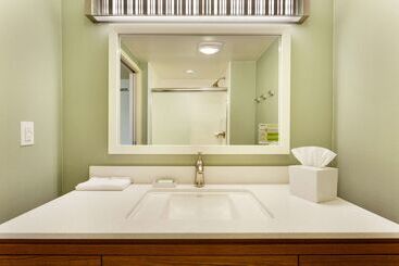 هتل Home2 Suites By Hilton Fargo, Nd