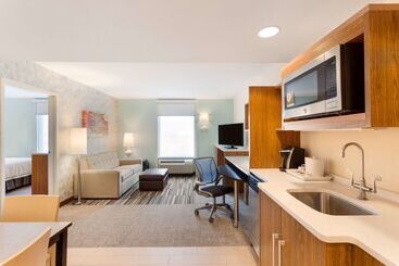 هتل Home2 Suites By Hilton Fargo, Nd