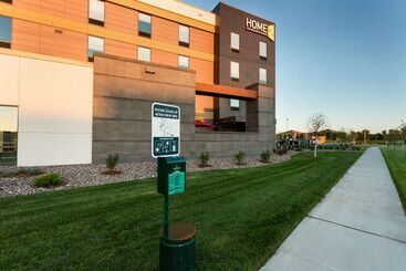 هتل Home2 Suites By Hilton Fargo, Nd
