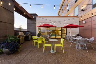 هتل Home2 Suites By Hilton Fargo, Nd