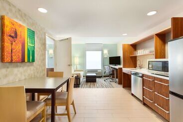 هتل Home2 Suites By Hilton Fargo, Nd