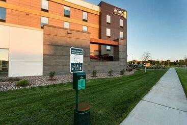 هتل Home2 Suites By Hilton Fargo, Nd