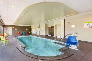 هتل Home2 Suites By Hilton Fargo, Nd
