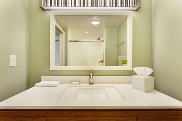 هتل Home2 Suites By Hilton Fargo, Nd