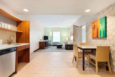 هتل Home2 Suites By Hilton Fargo, Nd