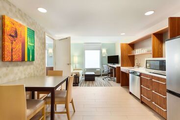 هتل Home2 Suites By Hilton Fargo, Nd