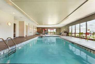هتل Home2 Suites By Hilton Fargo, Nd