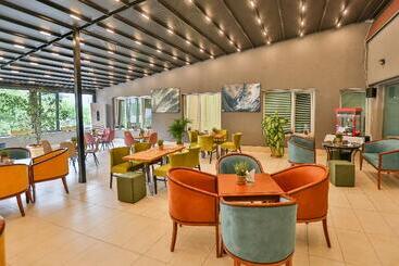בית מלון כפרי Terra Europe Brontes