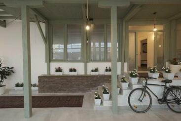 Hostel Dera