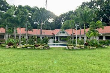 هتل 3 Peaks Resort & Boutique