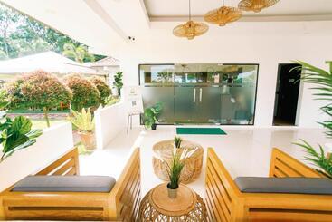 هتل 3 Peaks Resort & Boutique