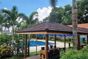هتل 3 Peaks Resort & Boutique