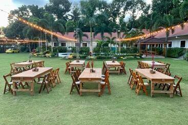 هتل 3 Peaks Resort & Boutique