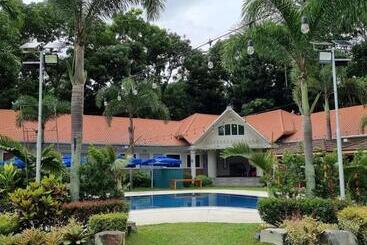 هتل 3 Peaks Resort & Boutique