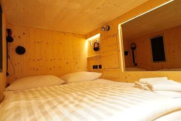 هتل کپسول Ljubljana Capsule Hostel