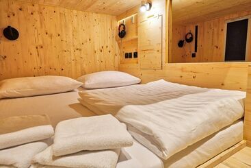 هتل کپسول Ljubljana Capsule Hostel