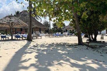 هتل Five Palms Bwejuu
