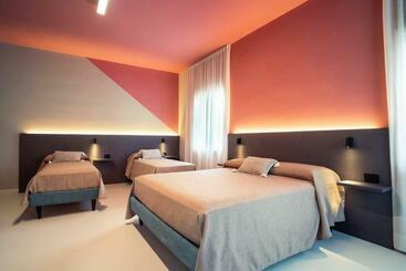 تختخواب و صبحانه La Maison Boutique Rooms