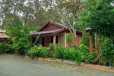 هتل Pina House