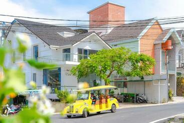 Vuon Xuan Hotel   Stay 24h