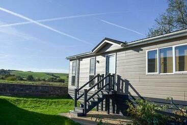 استراحتگاه Riverside Holiday Park