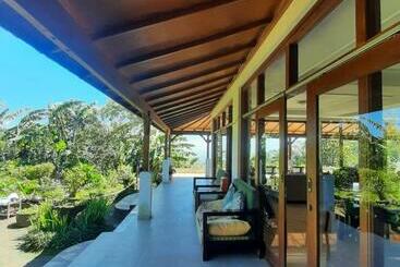هاستل Manigelang Villa