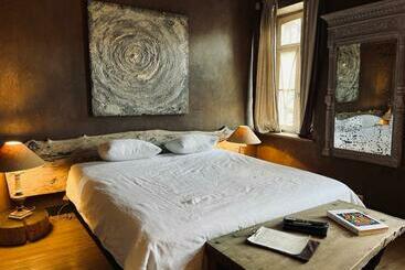 تختخواب و صبحانه édouard Garden Café Guest Room